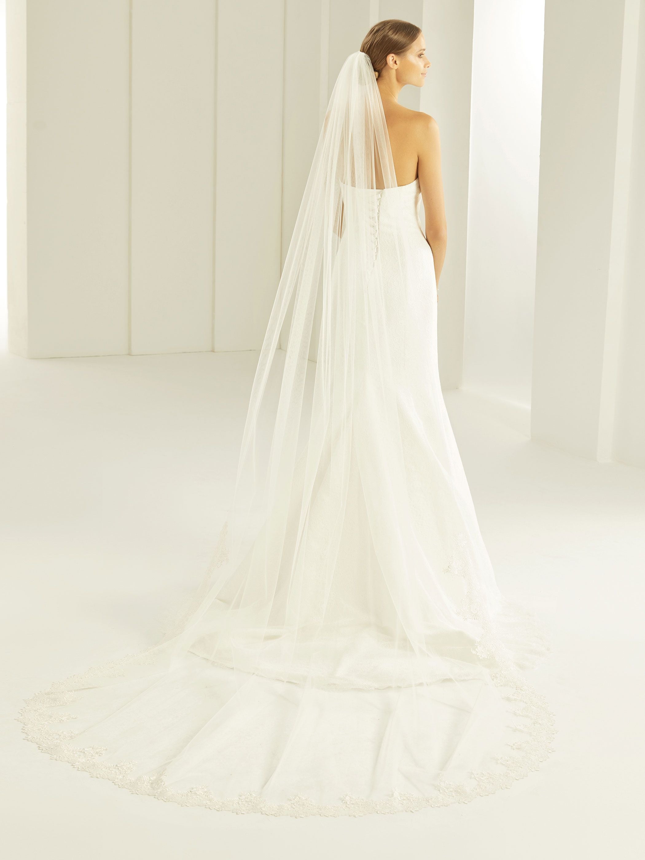 LACE EDGE VEIL S283