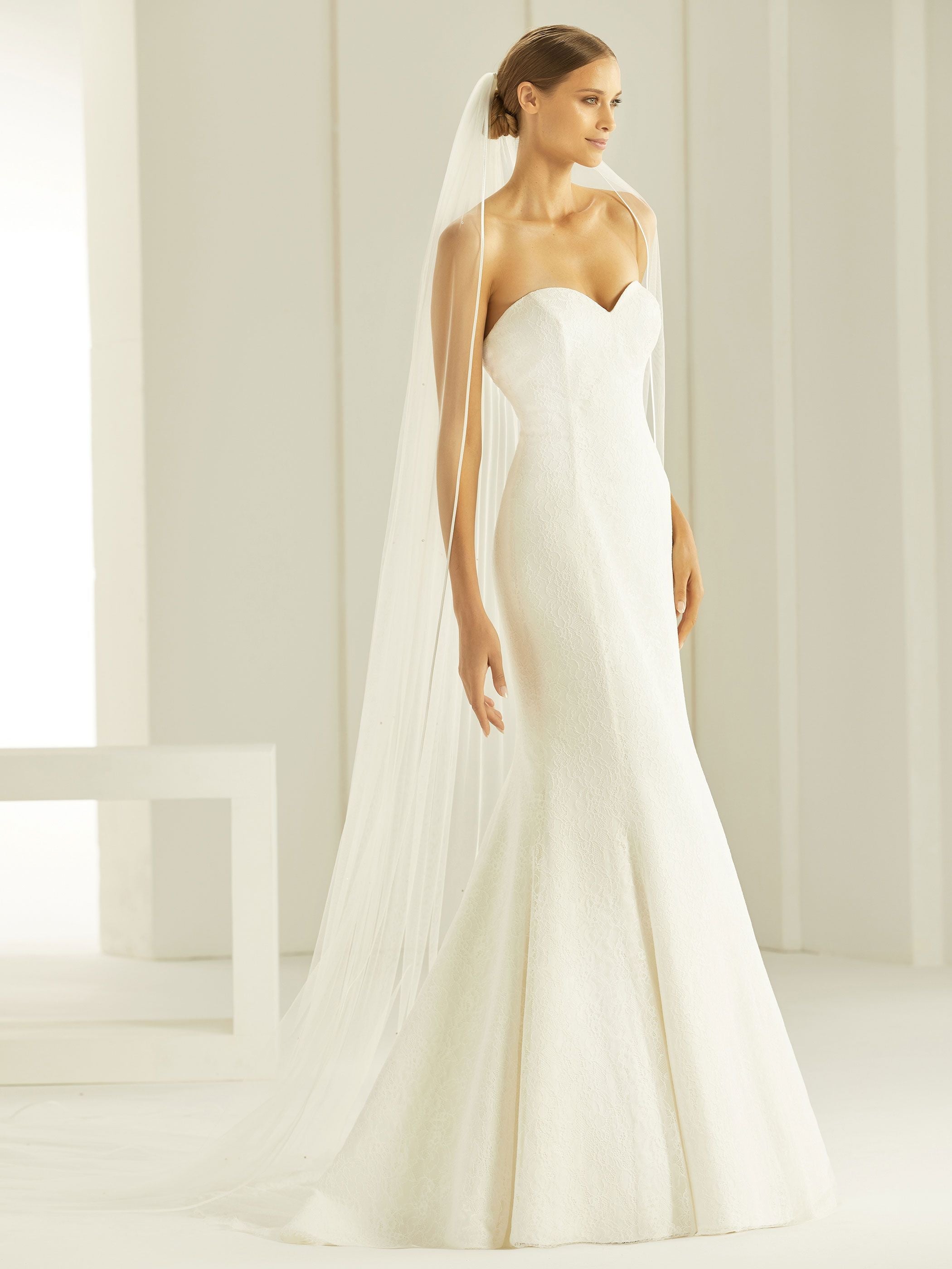 SATIN EDGE VEIL S296