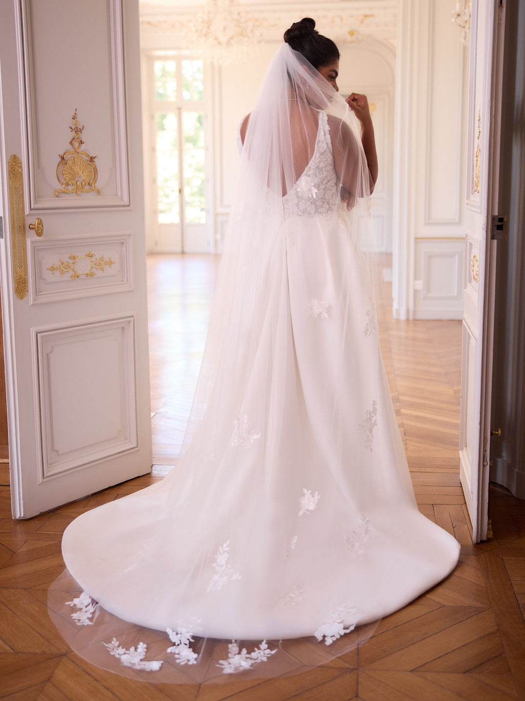 CUT EDGED VEIL S529
