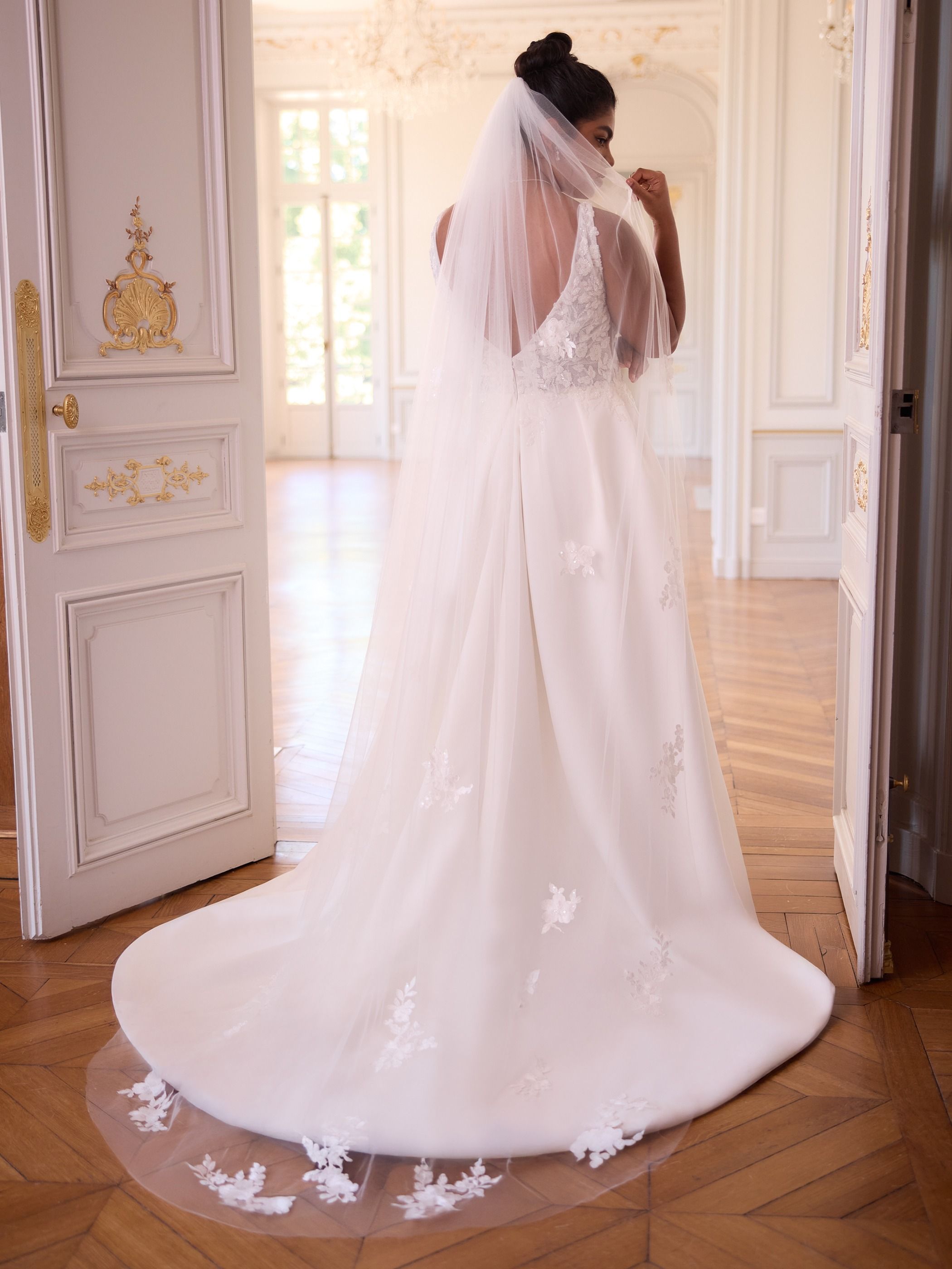 CUT EDGED VEIL S529