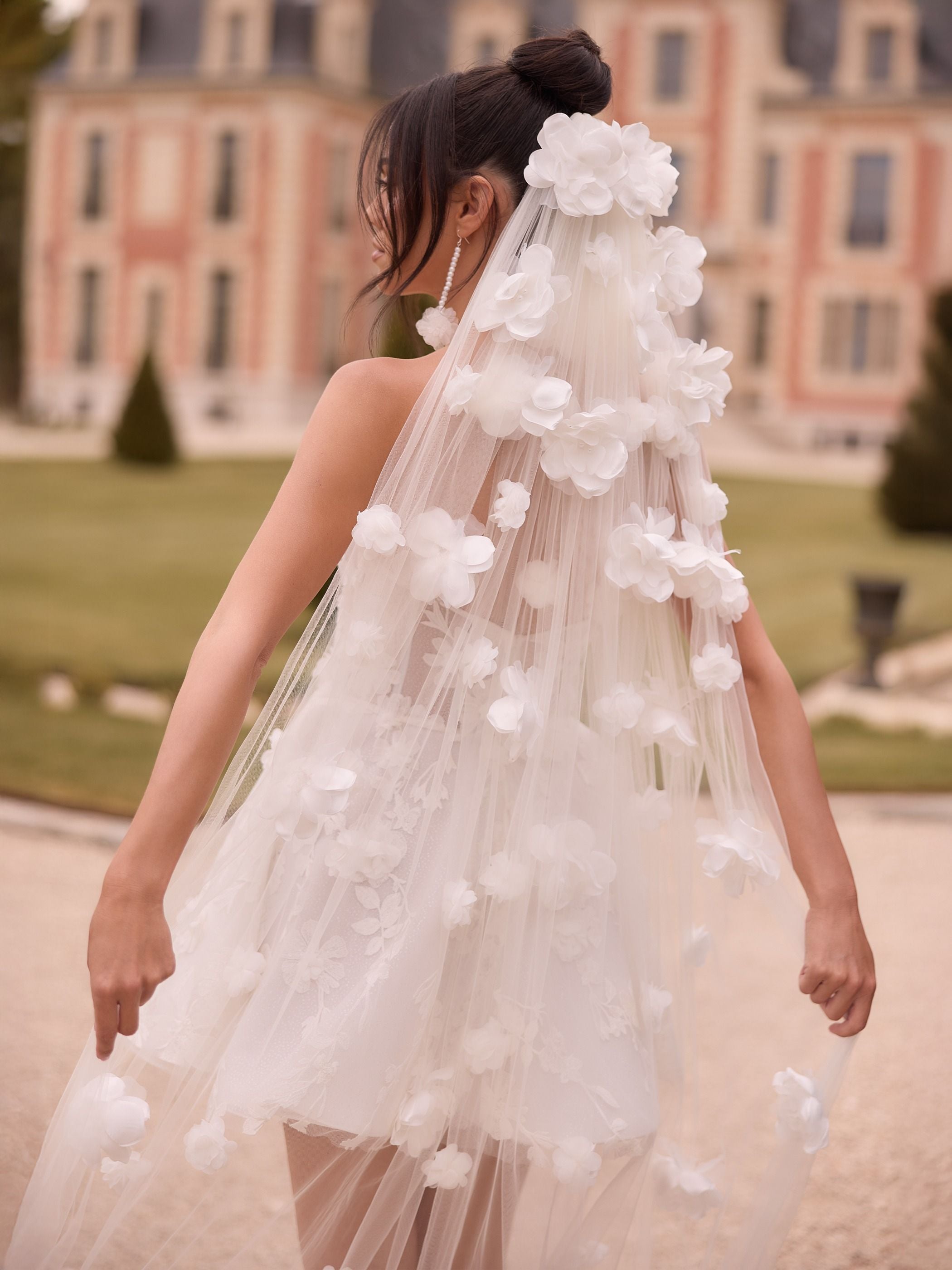 CUT EDGED VEIL S546